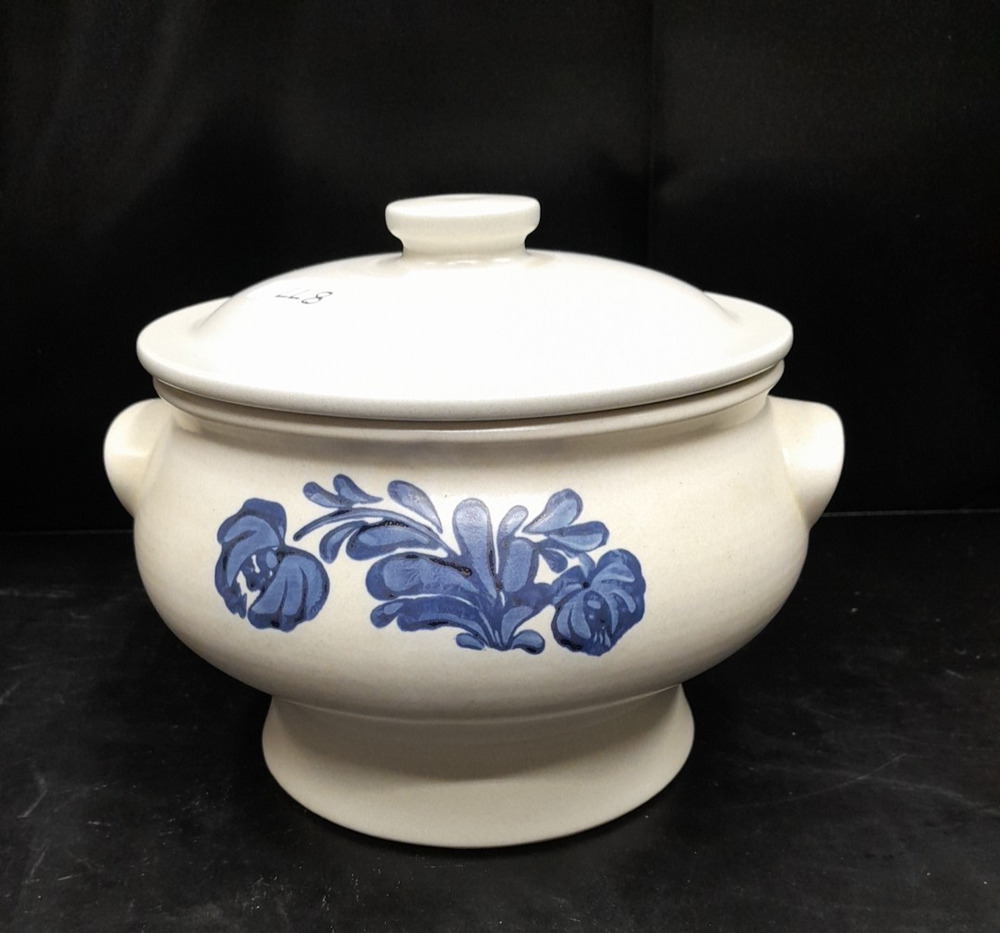 Pfaltzgraff Yorktowne Stoneware Large Soup Tureen